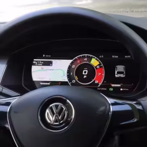 Installation du tableau de bord numérique de la Volkswagen Passat 2016 2017 montrant le tableau de bord IPS LCD de 12,3 pouces dans le cockpit.