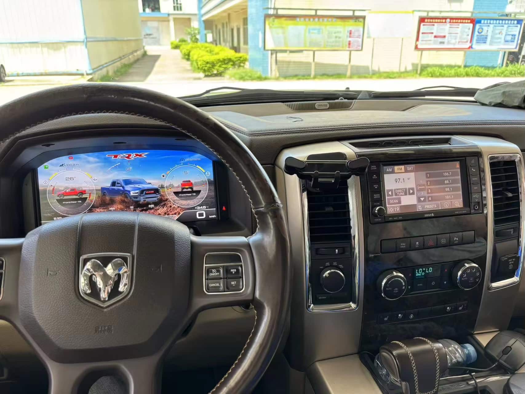 Mise à niveau du tableau de bord numérique Dodge Ram
